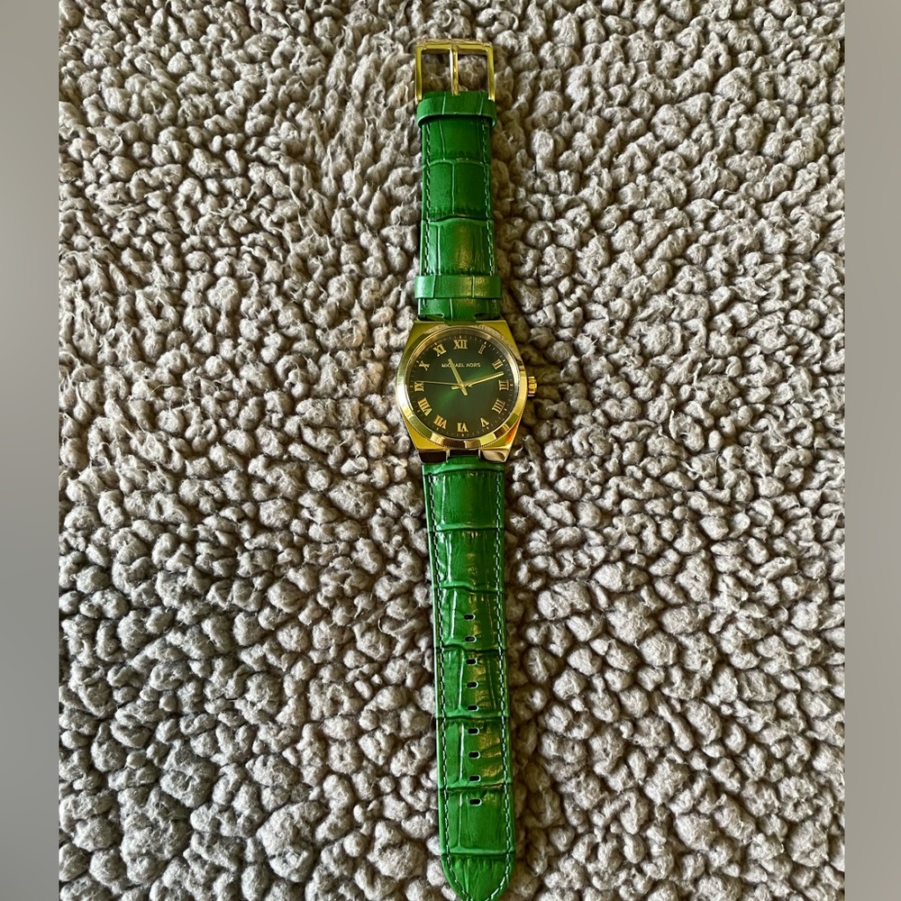 NON-WORKING Michael Kors Channing Green Dial Green Leather Unisex Watch
